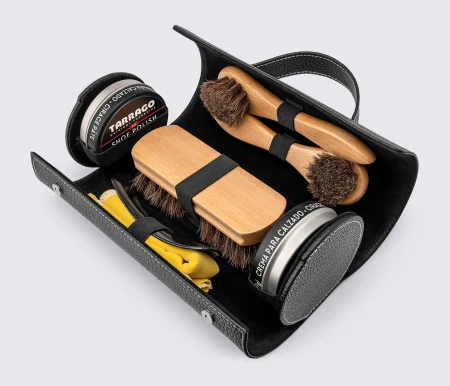 Набор для ухода за обувью Tarrago BLACK SHOE CARE TRAVEL KIT, TCV13