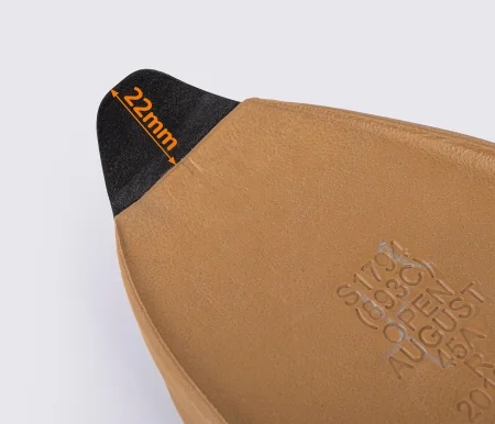 AUGUST (893CS), цв. карамель с чёрным (DD) подошва Vibram
