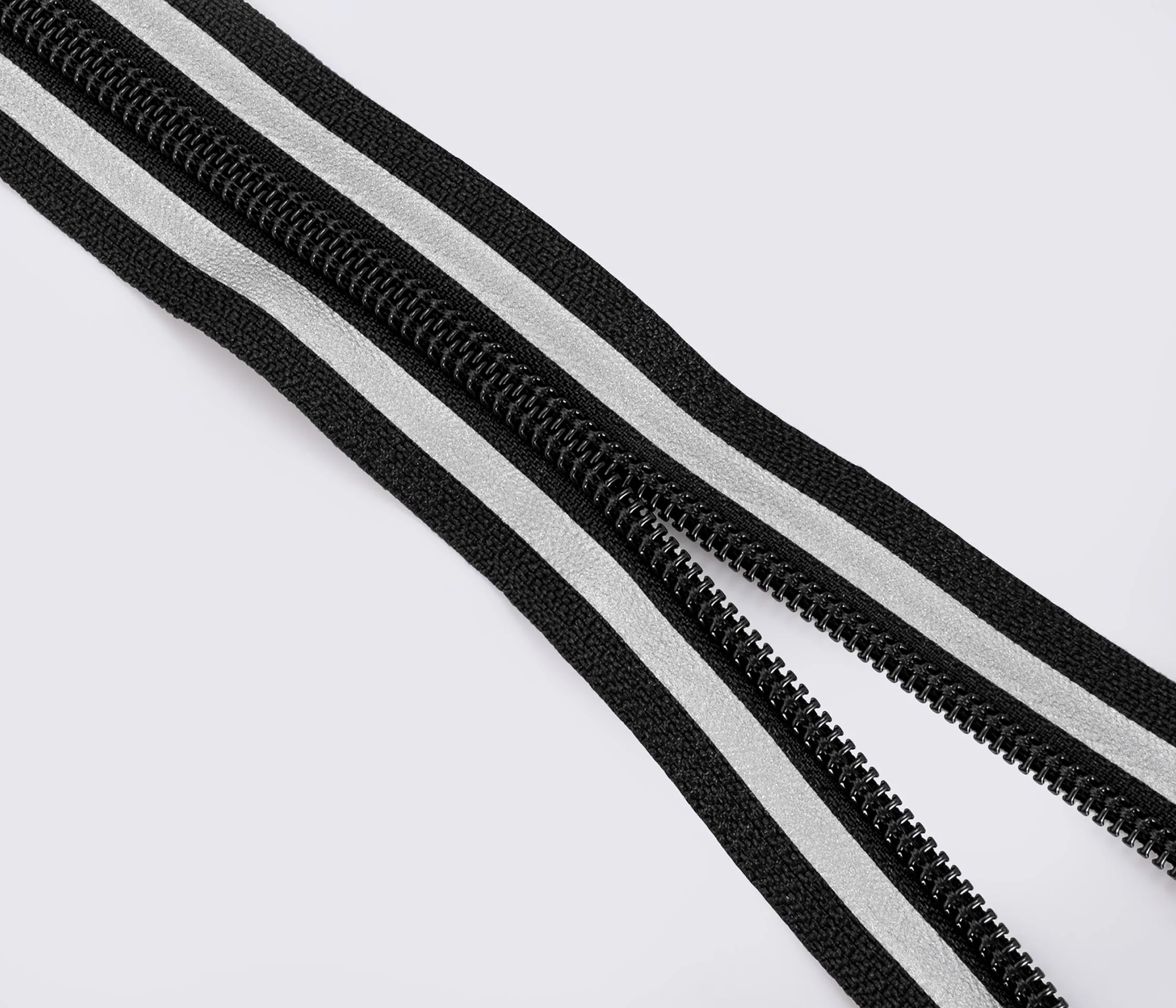 Светоотражающая молния спиральная YKK CI тип 5, цв. черный